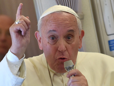 Папа Римский заявил, что чувствует "атмосферу войны" в мире