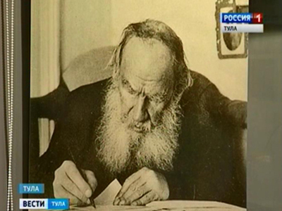 Туляки попросили продлить выставку черновиков Толстого