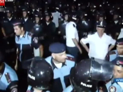 Полиция оцепила главную площадь Еревана