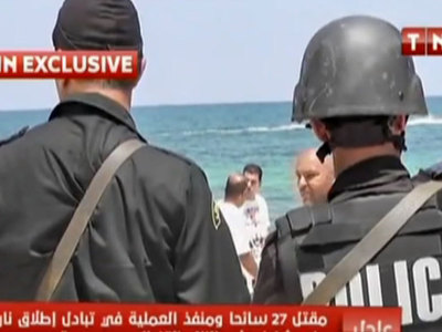 Теракт в Тунисе: автоматчики приплыли на пляж на надувной лодке