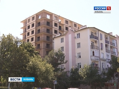 Жители Геленджика пристально следят за сносом 11-этажного самостроя