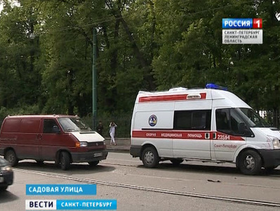 В Петербурге микроавтобус протаранил машину скорой помощи