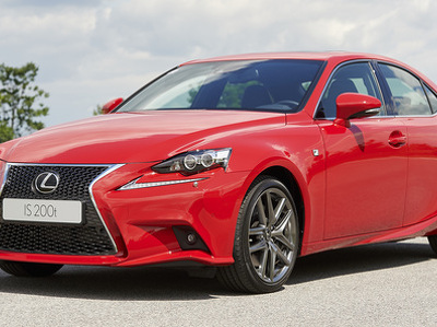 Lexus представил обновленный седан IS