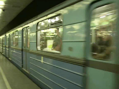 Неизвестный распылил газовый баллончик в вагоне поезда московского метро