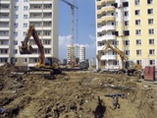 В Подмосковье срывают сроки на 20% строек