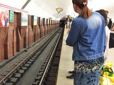Мужчина упал на рельсы в метро Новосибирска