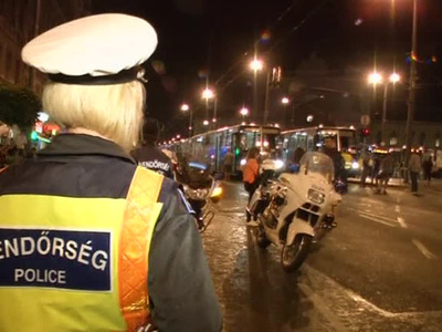Полиция Венгрии не сумела затормозить поток беженцев