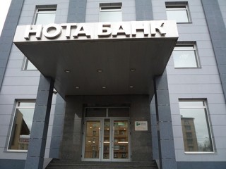 "Нота-банк" ограничил выдачу наличных средств