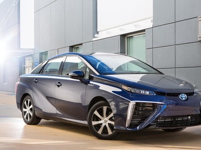 Toyota предполагает почти полностью прекратить выпуск бензиновых автомобилей к 2050 году