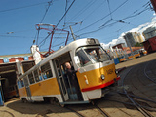 Инородное тело: московских автомобилистов защитят от трамваев
