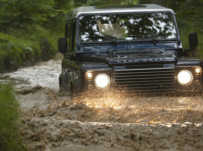Между "старым" и "новым" Land Rover Defender пройдет как минимум 3 года