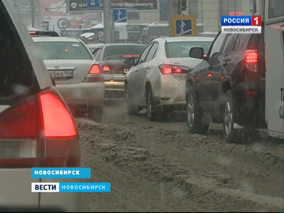 Снежный плен и километры пробок: МЧС рекомендует отложить поездки