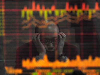 Фондовый рынок Китая начал год с обвала на 7%