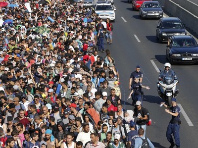 Вокруг мигрантов формируется новый финансовый сектор