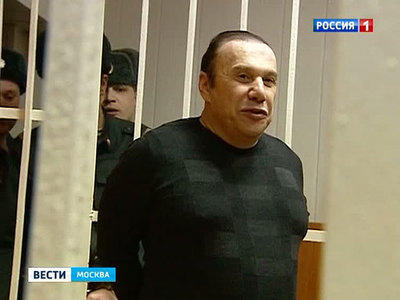Шурину Лужкова заменили заключение на штраф