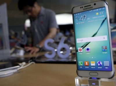 Чистая прибыль Samsung рухнула почти на 40%