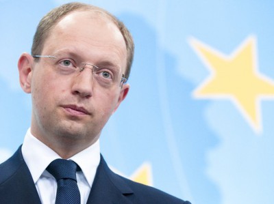 Яценюк: Украина не будет спешить вводить визы с Россией Яценюк: Украина не будет спешить вводить визы с Россией