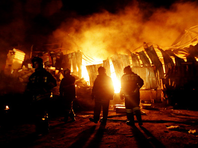 Под Петербургом вспыхнул пожар на мебельной фабрике
