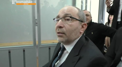 Мэр Харькова эвакуирован из зала суда из-за угрозы нападения