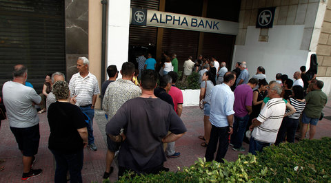 Афины обещают, что закрытие банков не коснется туристов