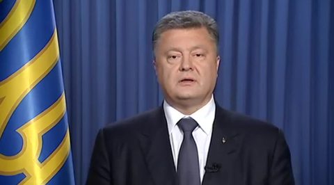 К Порошенко привели свиней: в Киеве пикетируют администрацию президента