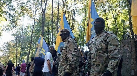 Двести человек в балаклавах попытались взять штурмом горсовет Харькова