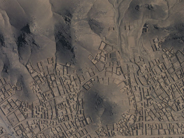 Американские геологи проводили наблюдения с воздуха прямо во время боевых действий (фото USGS). 