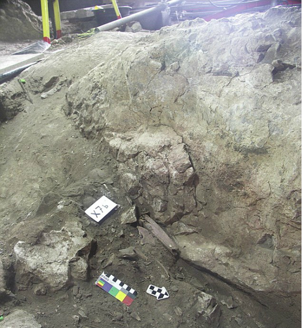 Могила Красной леди, которая жила примерно 18700 лет назад (фото Lawrence G. Straus et al./Journal of Archeological Science). 